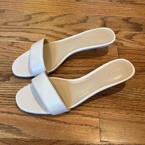 ANN TAYLOR IVORY LEATHER KITTEN HEEL OPEN TOE  SANDALS 6.5 6 1/2